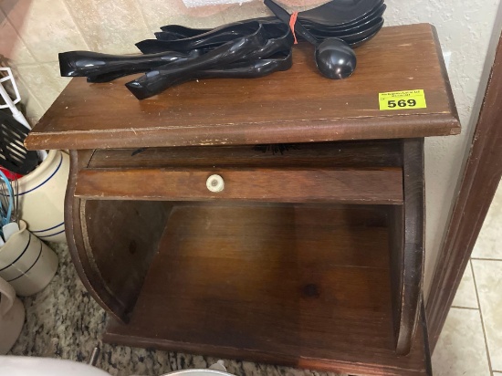 Wood bread box