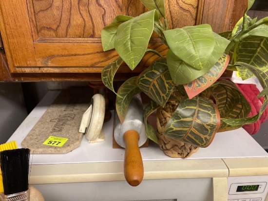 Marble rolling pin, kitchen timer and more