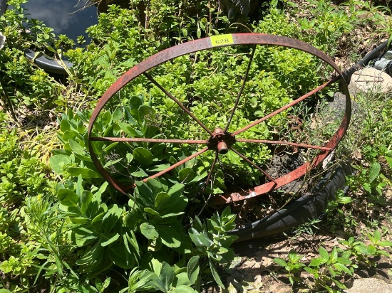Metal wagon wheel