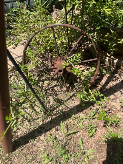 Metal wagon wheel