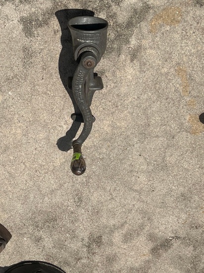 Hand grinder