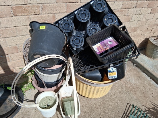 Plastic flower pots