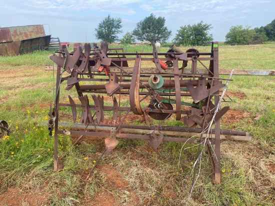 Farm implement parts *BUYER IS RESPONSIBLE FOR LOADING ALL ITEMS ...