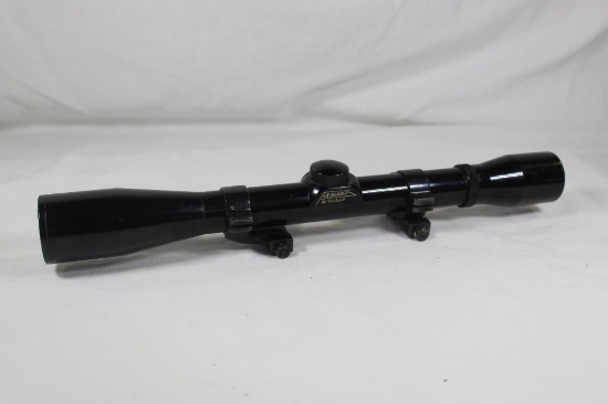 Bushnell 6 x 32 rifle scope. Has Weaver rings. Like new in box.