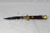 Kissing Crane stiletto with 3.5 inch blade. Lock back. Made in Germany with wood scales. Appears as
