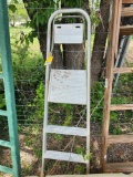 4 ft aluminum step ladder