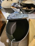 Dish with orca lid