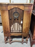 Antique cabinet radio. 26