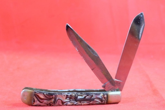 Bulldog Brand Large trapper with 4.25 inch blades. Imitation mother of pearl synthetic scales. Main