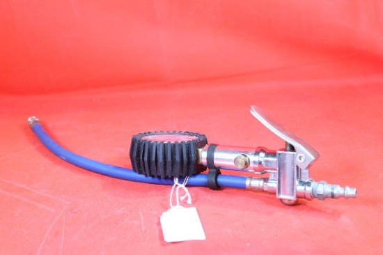 Digital pressure gauge, battery powered