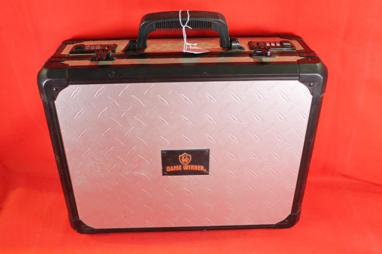 Game Winner Multiple aluminum lockable padded pistol case. Like new.