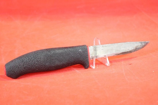 Morakniv Swedish made sheath knife with 4.0 inch blade. Rubberized handle, plastic sheath.