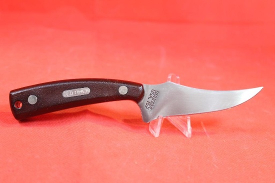 Schrade USA Model 152OT Sharpfinger Skinner. 3.25 inch blade of carbon steel with sawcut Delrin