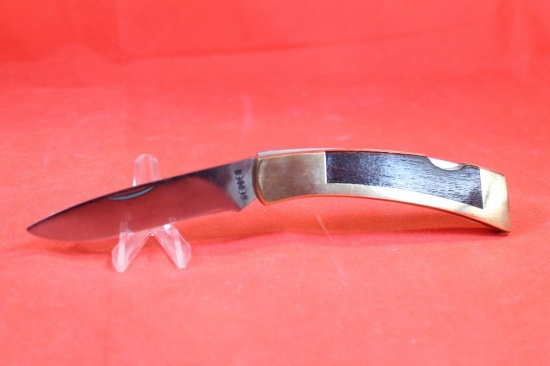 Gerber Folding Sportsman II with 3.5 inch lockback blade. Solid brass handle with walnut inlay. This