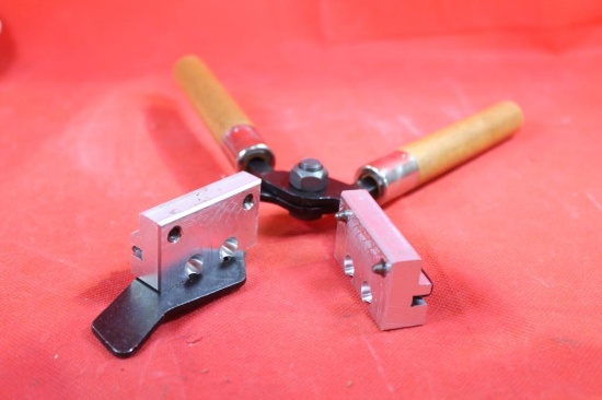 Lee wood handled bullet mold with 375 round ball mold. Like new.