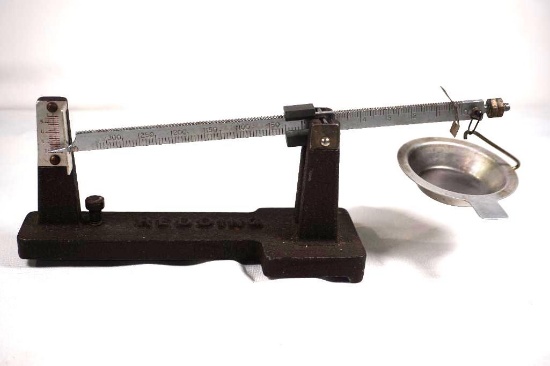 One Redding powder scale. Used in good condition.