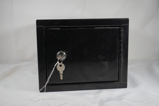 Black metal lockable table top safe with keys. 9 1/2" W x 13" D x 7 1/4" T. Looks unused.