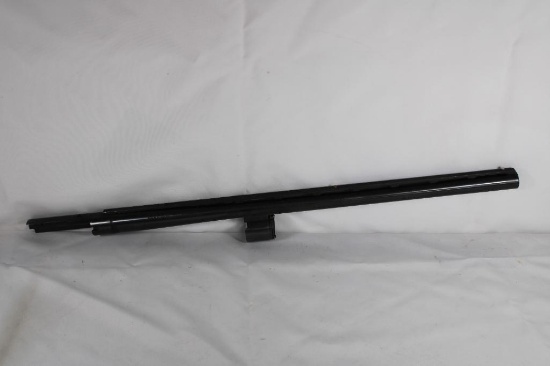 Mossberg 9200 12 ga 3" chamber, 22" barrel, vent rib, Accu Choke, blue. New old stock.