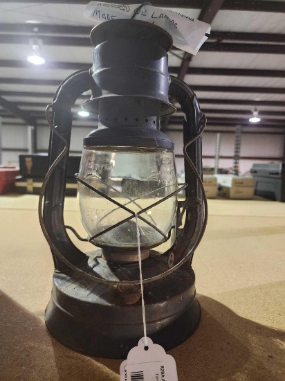 Vintage Dietz #2 railroad kerosene lantern. Used.