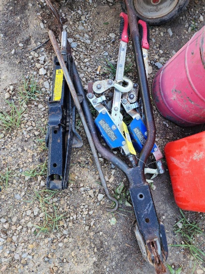 Two wire come alongs, scissor jack and a trailer hitch. Used.