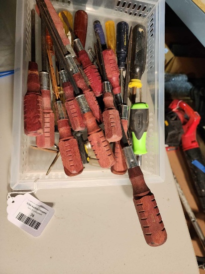 Miscellaneous screwdrivers. Used.