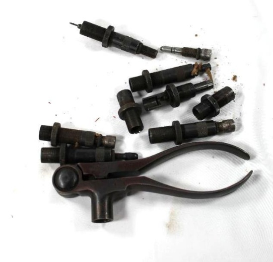 Vintage Lyman Ideal hand reloading press with multiple dies for 257 Roberts. Used, in good