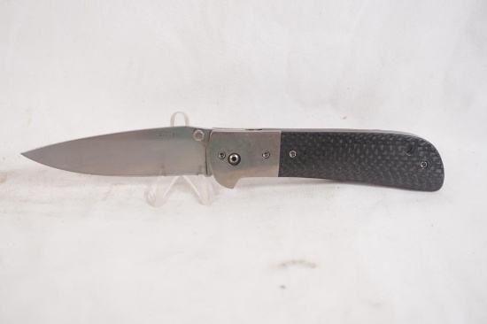 One Pullen easy open folding belt clip hunter with 3 1/2" blade. Has black micarta handle. Used in