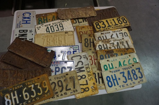 Twenty eight old license plates, mostly Texas. Some are from the 20's and 30's