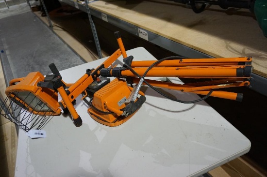 One stand double Halogen work lamp. Used.