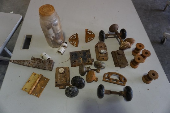 Miscellaneous old door knobs, door locks etc.