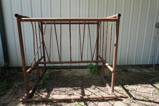 Pipe round bale hay rack