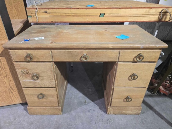 Wood desk with 5 drawers, 44"x 22"