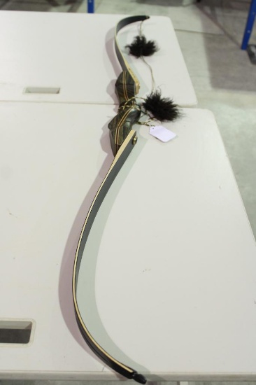 Left hand recurve bow
