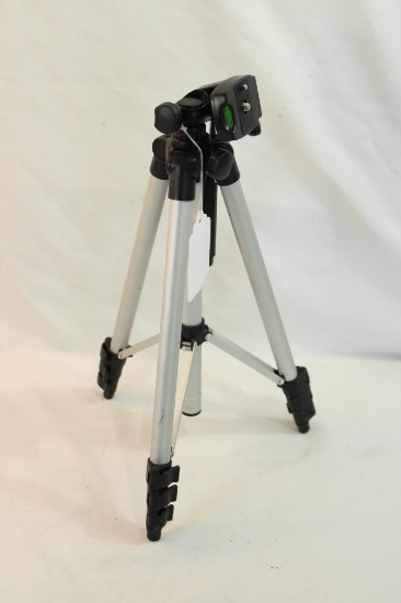 One adjustable leg tripod.