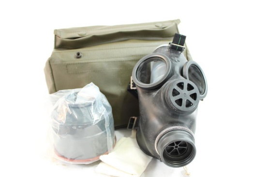 One Swiss civilian SM-67 gas mask and rubberized carry case