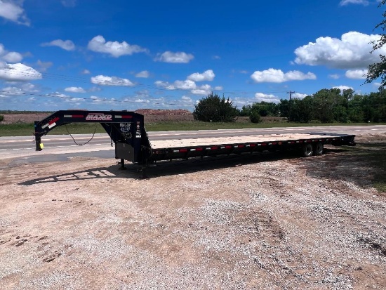 2019 Maxxd Flatbed 35'+5' mega ramps has front mounted winch & 17.5" tires (Title in office)