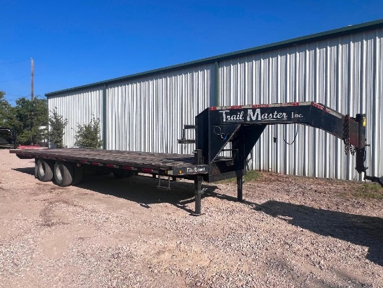 2004 Trailmaster 27' Flatbed Gooseneck with tandem dual axles (Title in office)