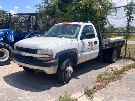 2002 Chevrolet 3500 Flatbed (120k unverified miles per consignor) (Consignor states was running when