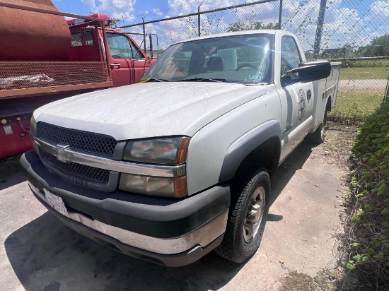 2001 Chevrolet 2500 with workbed (Unknown Condition) (Odometer broke) Sold as is buyer must schedule
