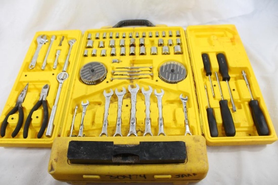 Plastic case with tool set