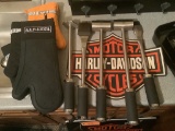 HARLEY DAVIDSON GRILL SET WITH POT HOLDERS