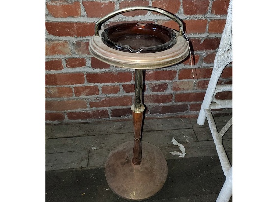 ASH TRAY ON PEDESTAL STAND