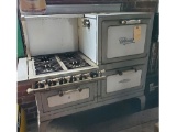 THE GRAND CLEVELAND COOPERATIVE GAS STOVE/OVEN