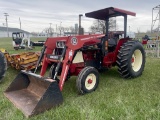 INTERNATIONAL 684 LOADER TRACTOR