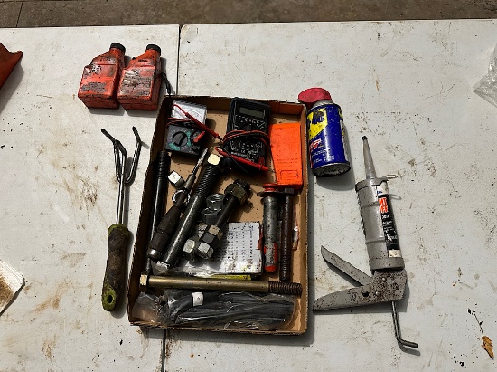 FLAT OF ASSORTED HAND TOOLS