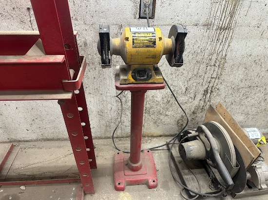 DEWALT 6" BENCH GRINDER