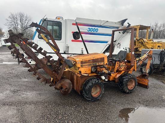 CASE 25+4 TRENCHER