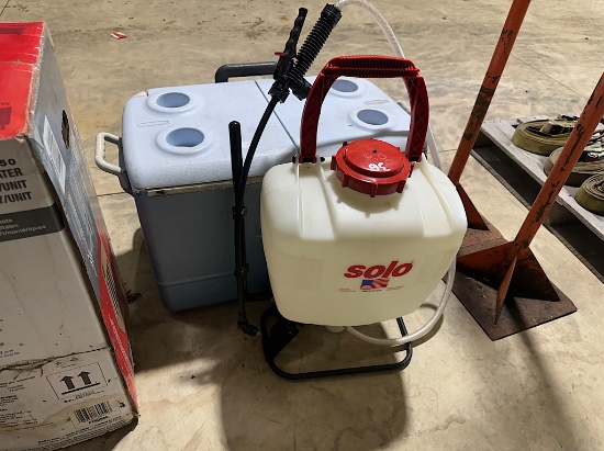 RUBBERMAID COOLER/ SOLO BACKPACK SPRAYER