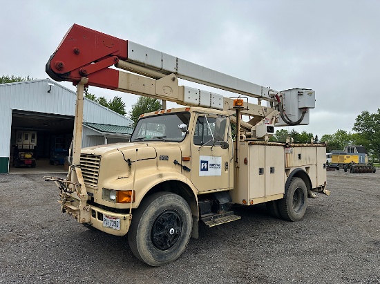 1994 INTERNATIONAL 4900 BUCKET TRUCK