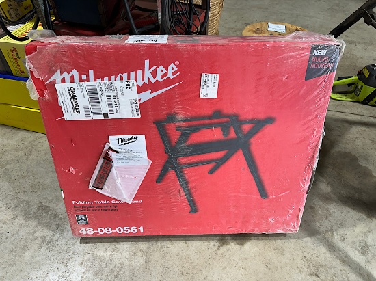 MILWAUKEE FOLDING TABLE SAW STAND